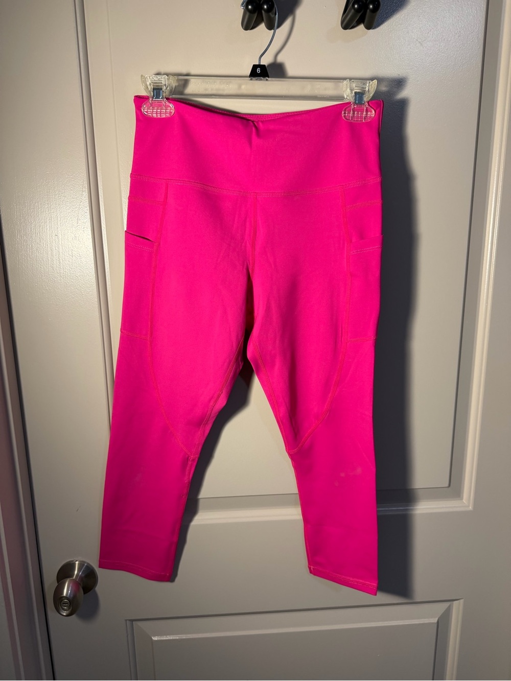 Zyia Party Pink Capri Leggings with Pockets